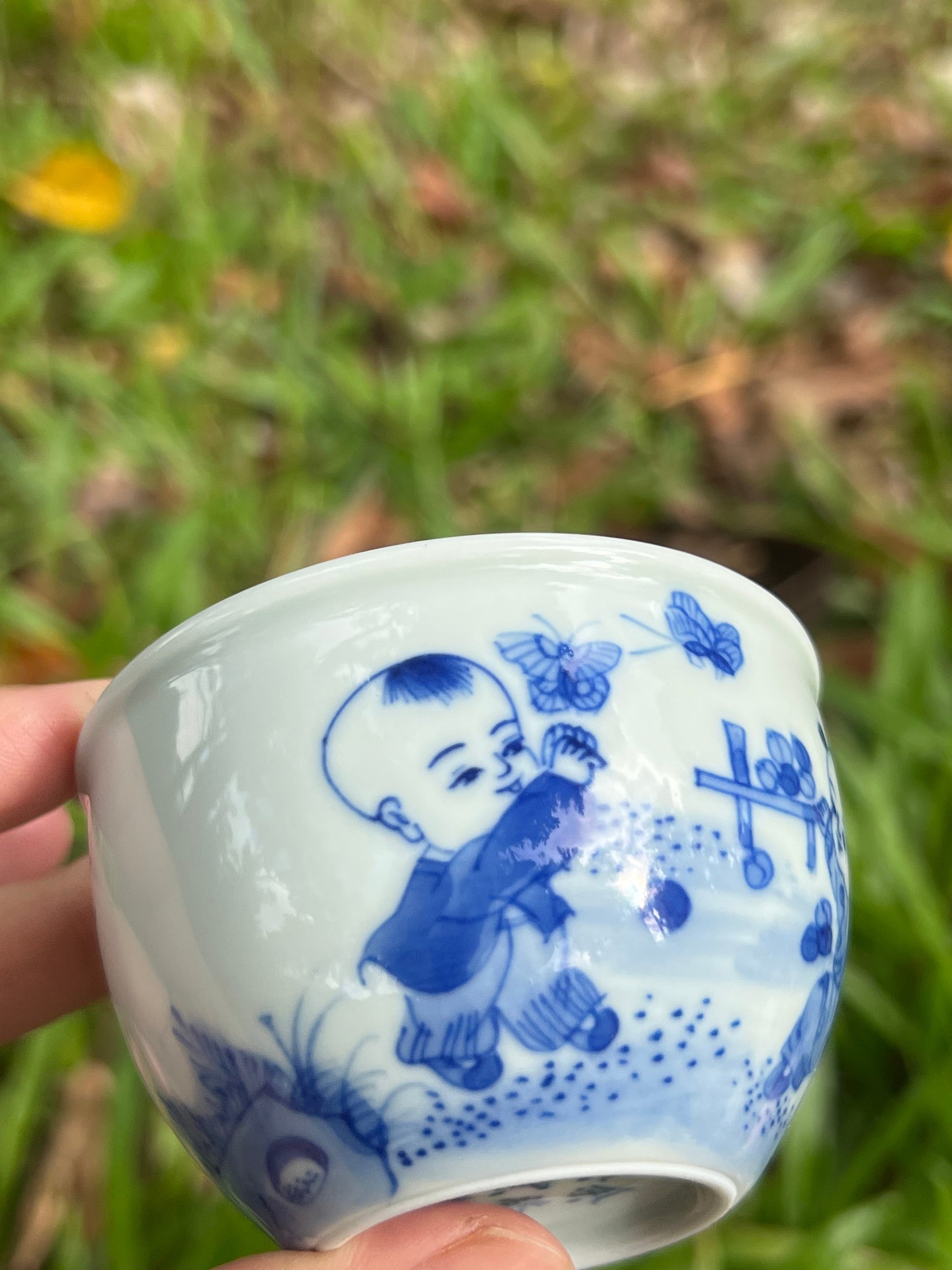 this is Chinese Jingdezhen blue and white porcelain teacup. this is a ceramic teacup