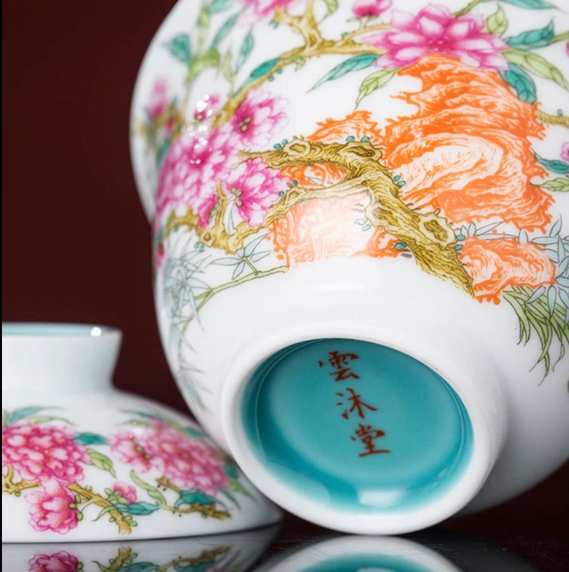 This is a Chinese Jingdezhen enamel flower teapot gaiwan