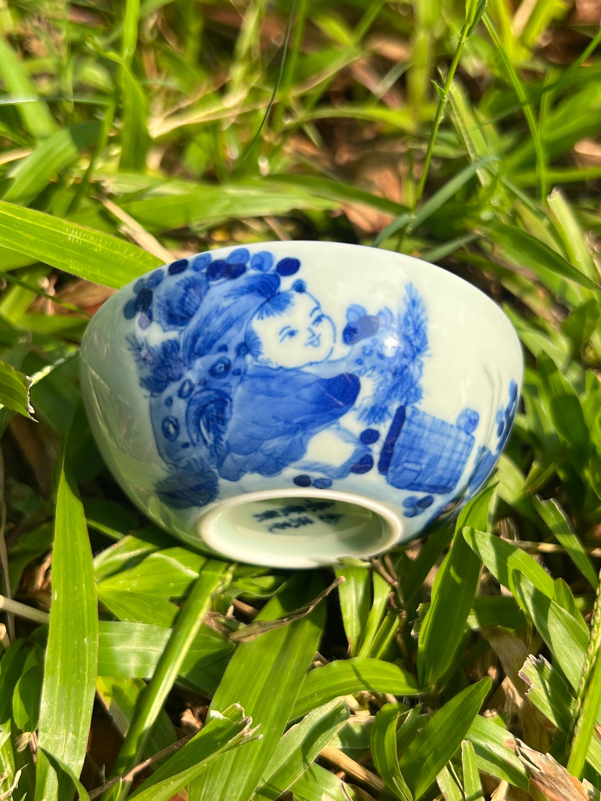 this is Chinese Jingdezhen blue and white porcelain teacup. this is a ceramic teacup