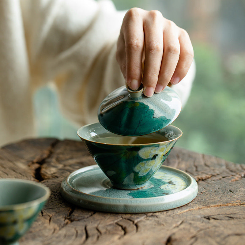 This is a ceramic teapot.this is a ceramic gaiwan