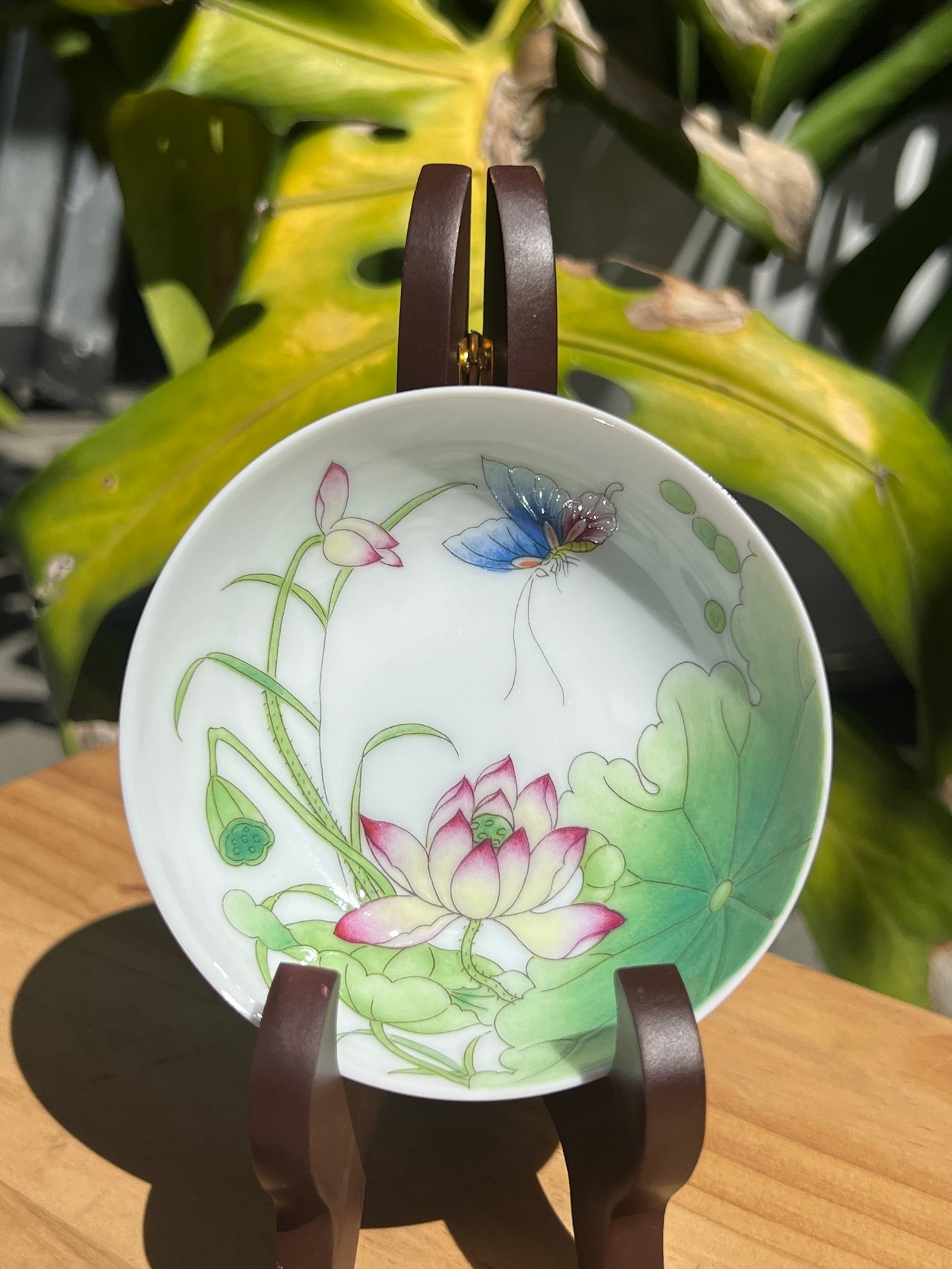 This is a Chinese Jingdezhen enamel flower teacup