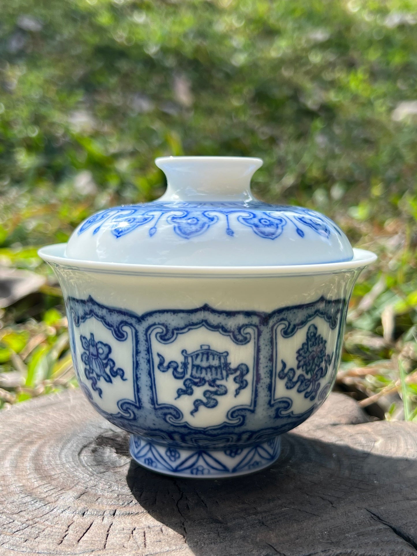 This is a Chinese Jingdezhen blue and white porcelain baoxiang flower teapot gaiwan