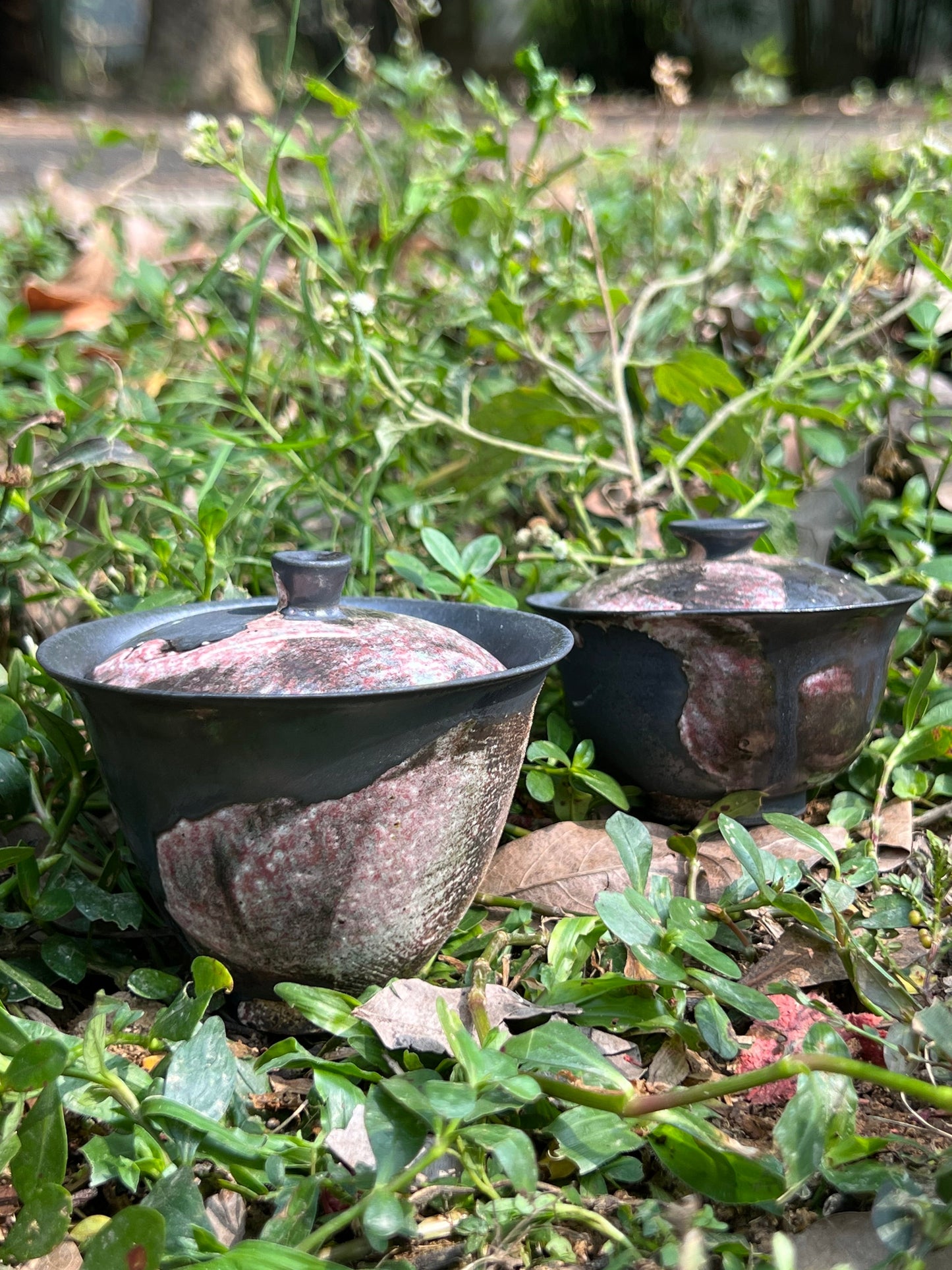 This is a pottery teapot.this is a pottery gaiwan