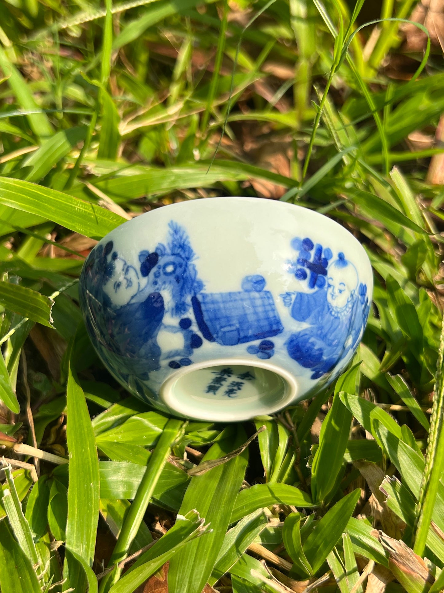 this is Chinese Jingdezhen blue and white porcelain teacup. this is a ceramic teacup