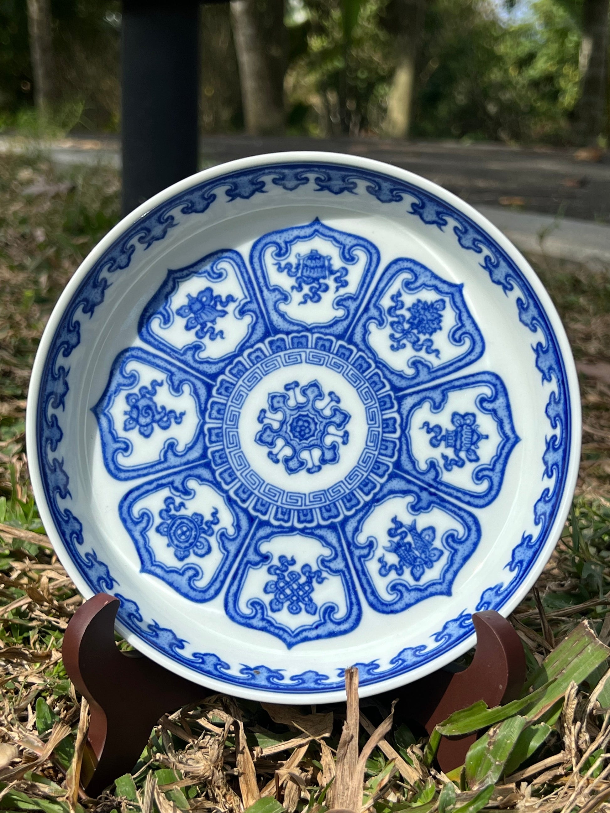 This is a Chinese Jingdezhen blue and white porcelain baoxiang flower teapot gaiwan