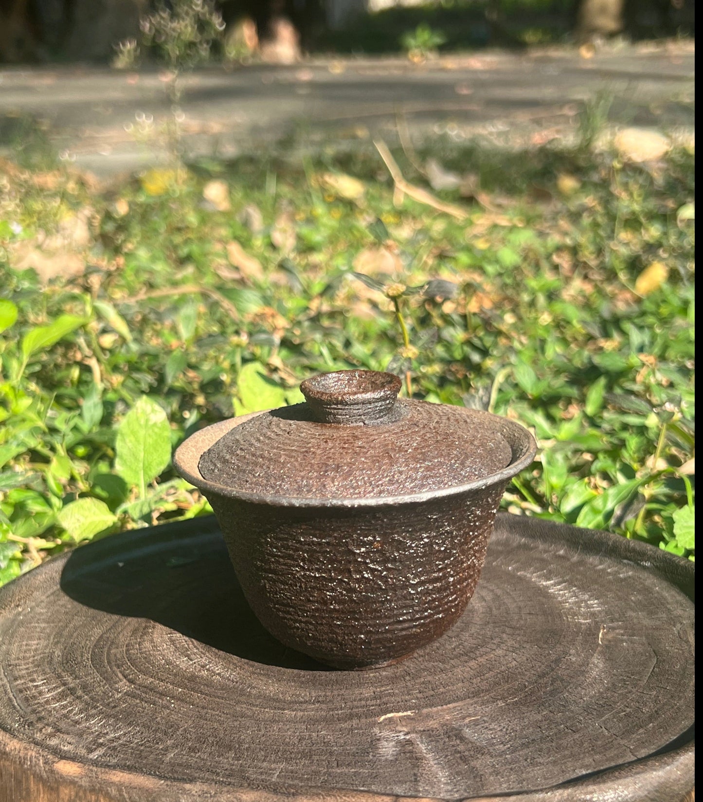 This is a pottery teapot.this is a pottery gaiwan