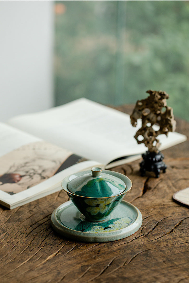 This is a ceramic teapot.this is a ceramic gaiwan