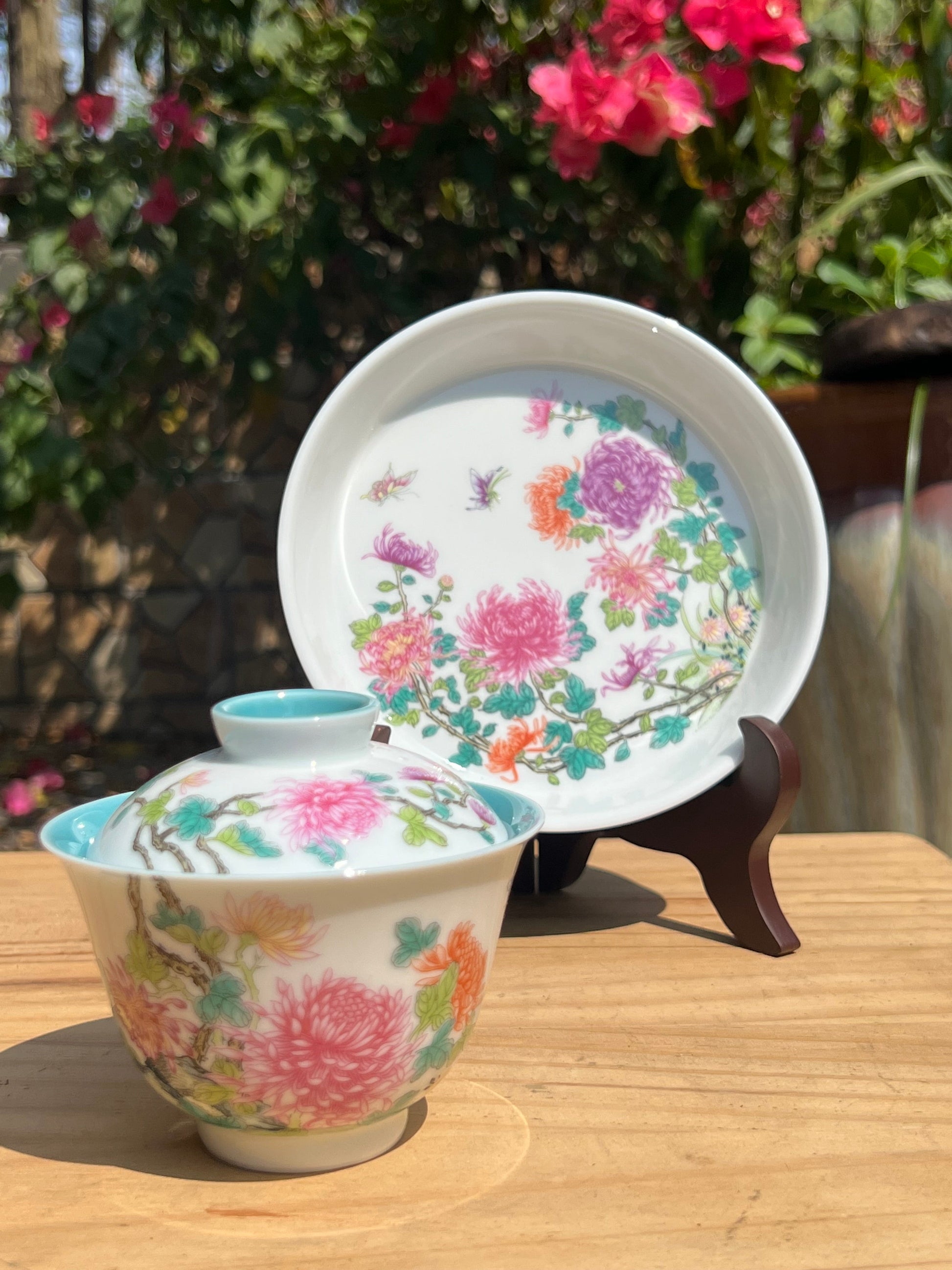 This is a Chinese Jingdezhen enamel chrysanthemum flower teapot gaiwan