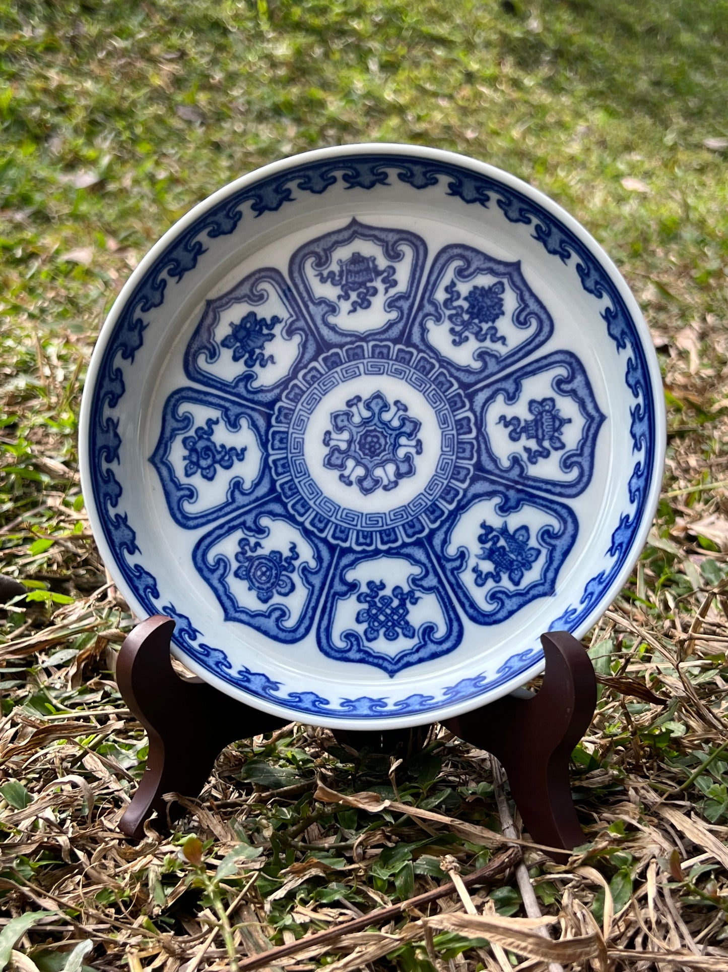 This is a Chinese Jingdezhen blue and white porcelain baoxiang flower teapot gaiwan