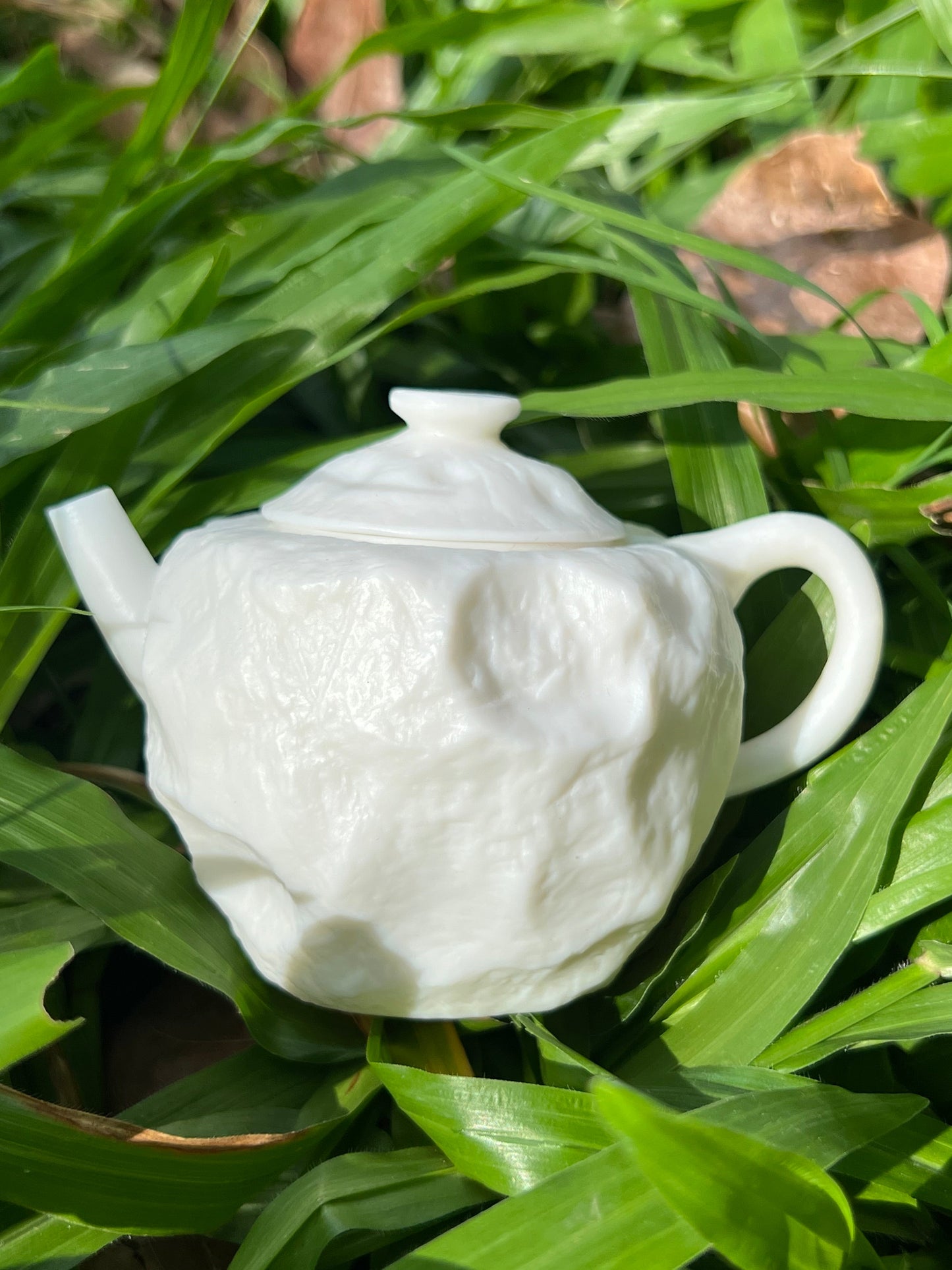 this is a white pottery teapot. this is Chinese mutton fat jade teapot