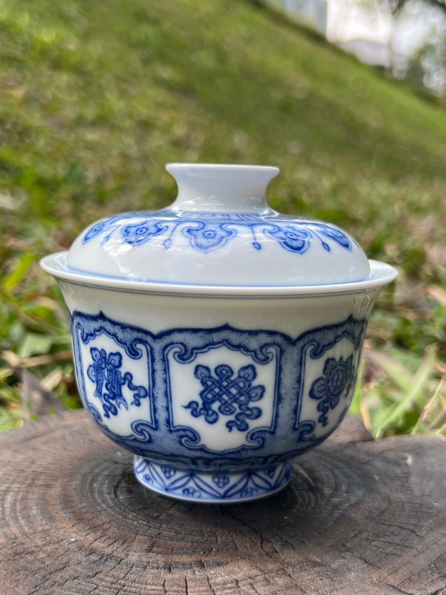 This is a Chinese Jingdezhen blue and white porcelain baoxiang flower teapot gaiwan