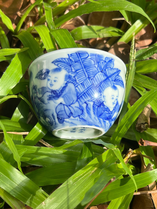 this is Chinese Jingdezhen blue and white porcelain teacup. this is a ceramic teacup