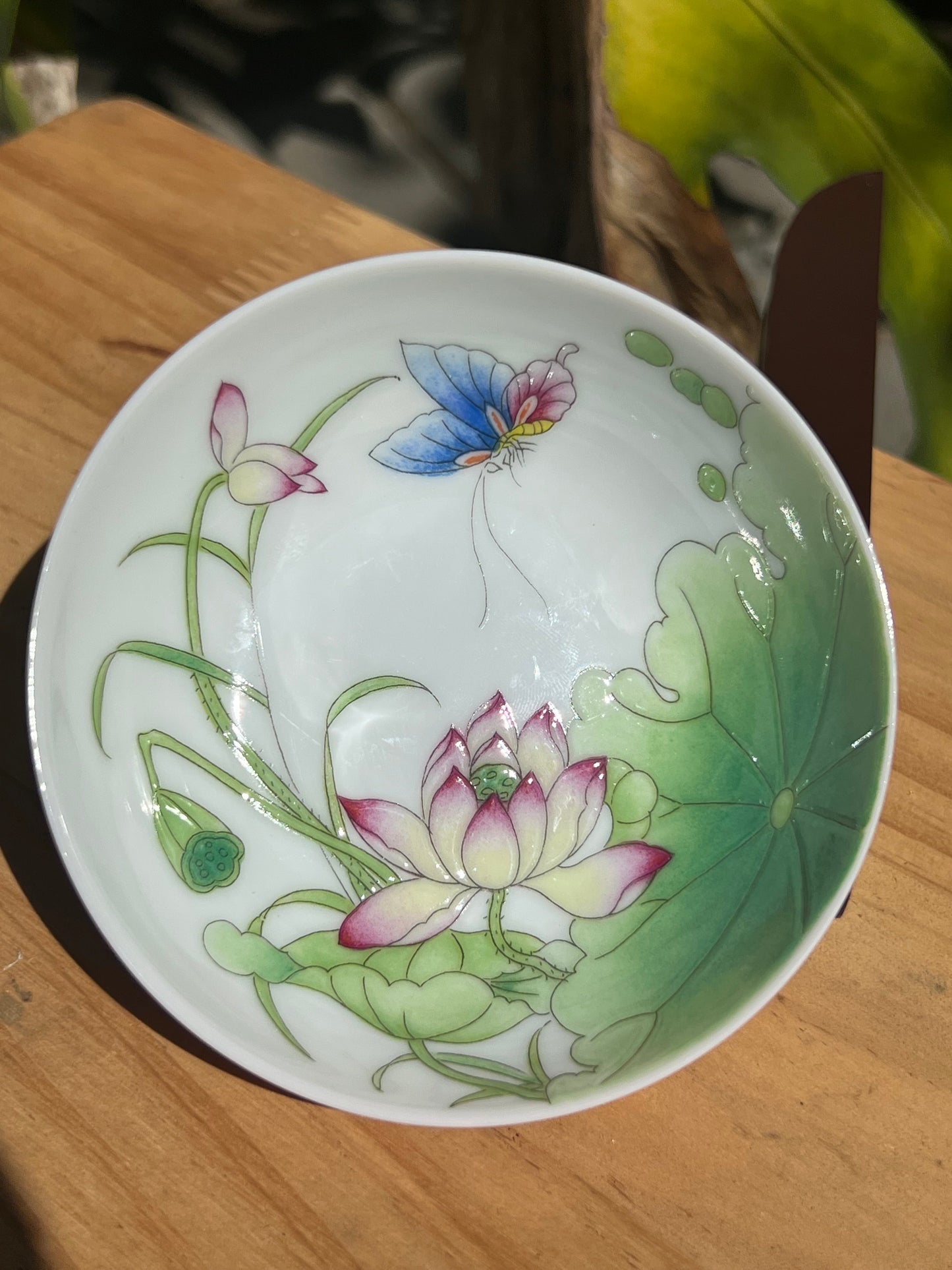 This is a Chinese Jingdezhen enamel flower teacup