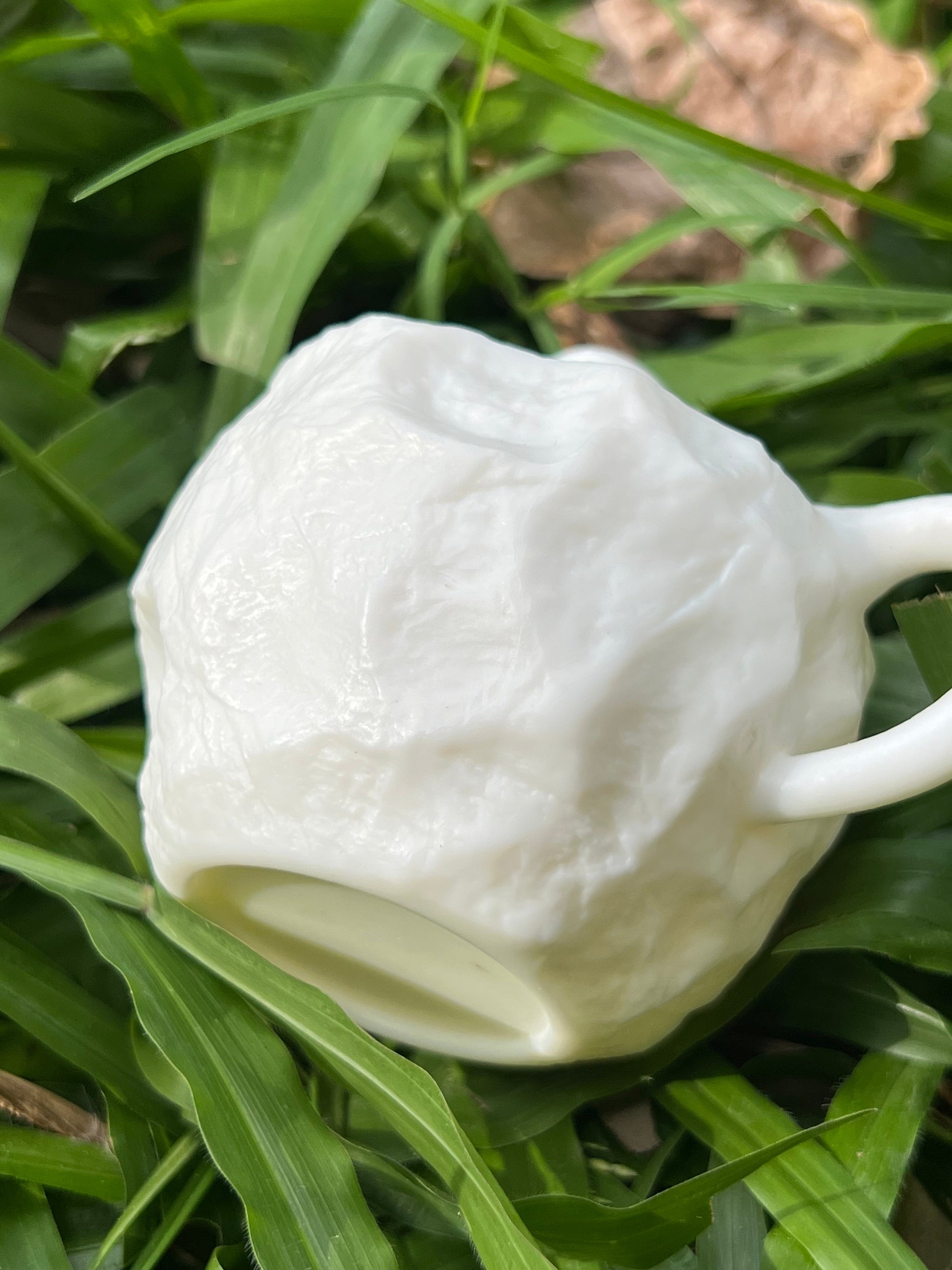 this is a white pottery teapot. this is Chinese mutton fat jade teapot