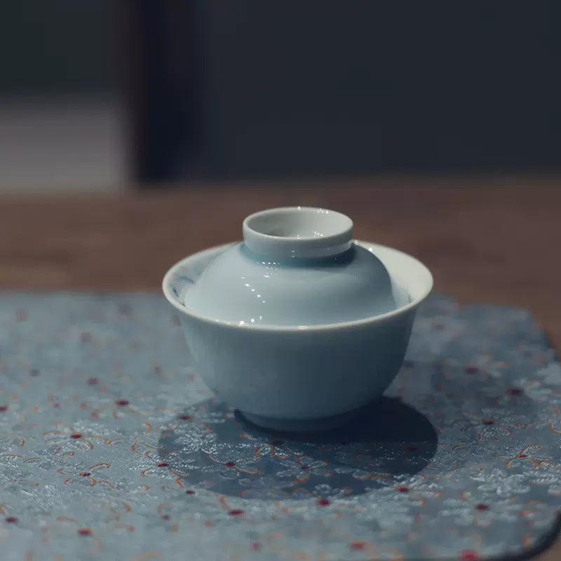 This is a ceramic teapot.this is a ceramic gaiwan