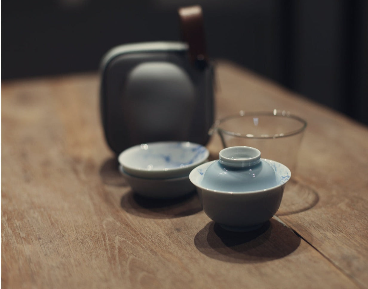 This is a ceramic teapot.this is a ceramic gaiwan