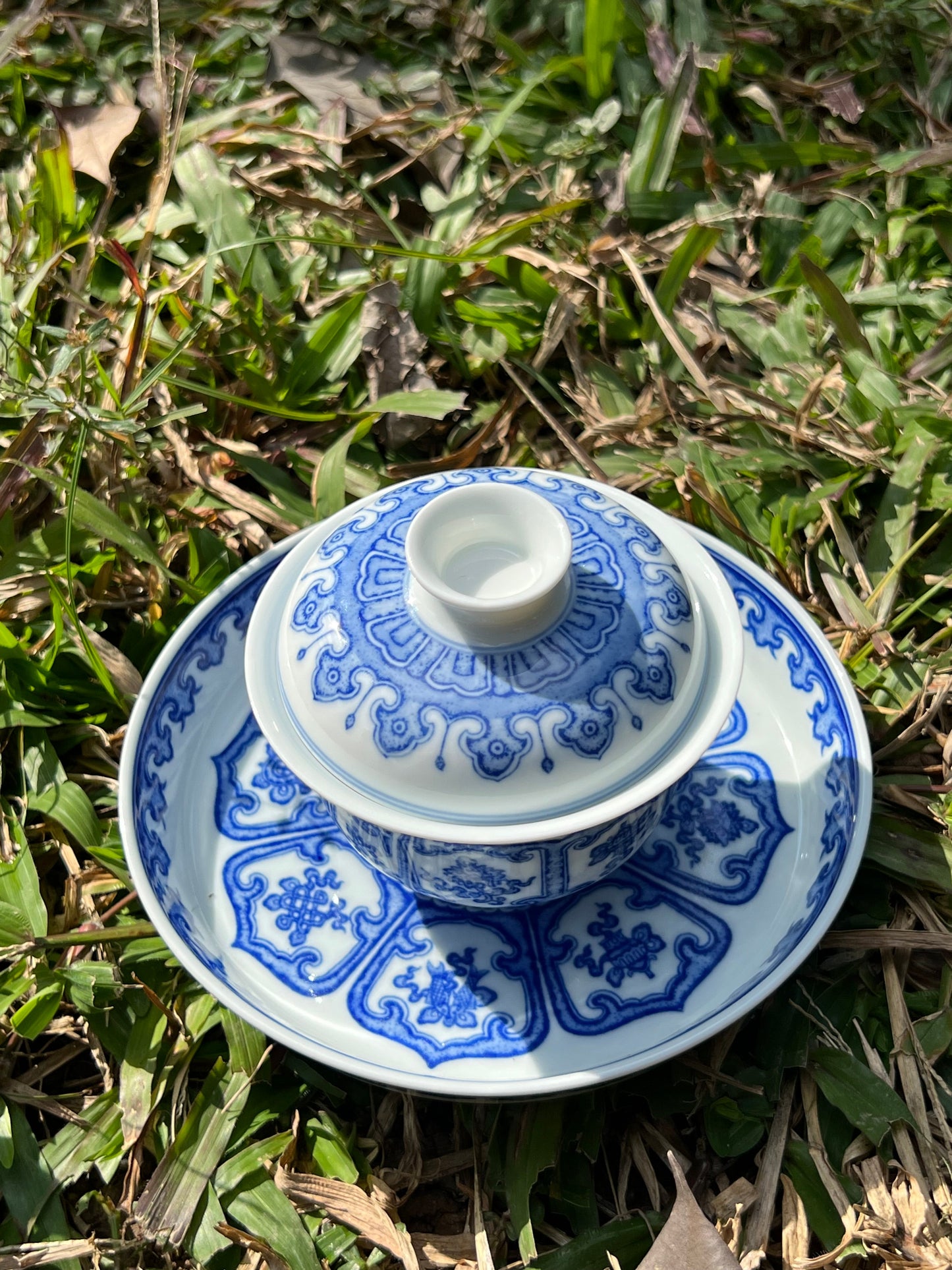 This is a Chinese Jingdezhen blue and white porcelain baoxiang flower teapot gaiwan