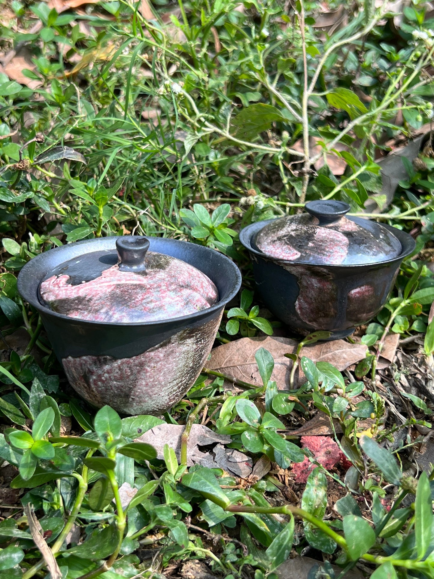 This is a pottery teapot.this is a pottery gaiwan