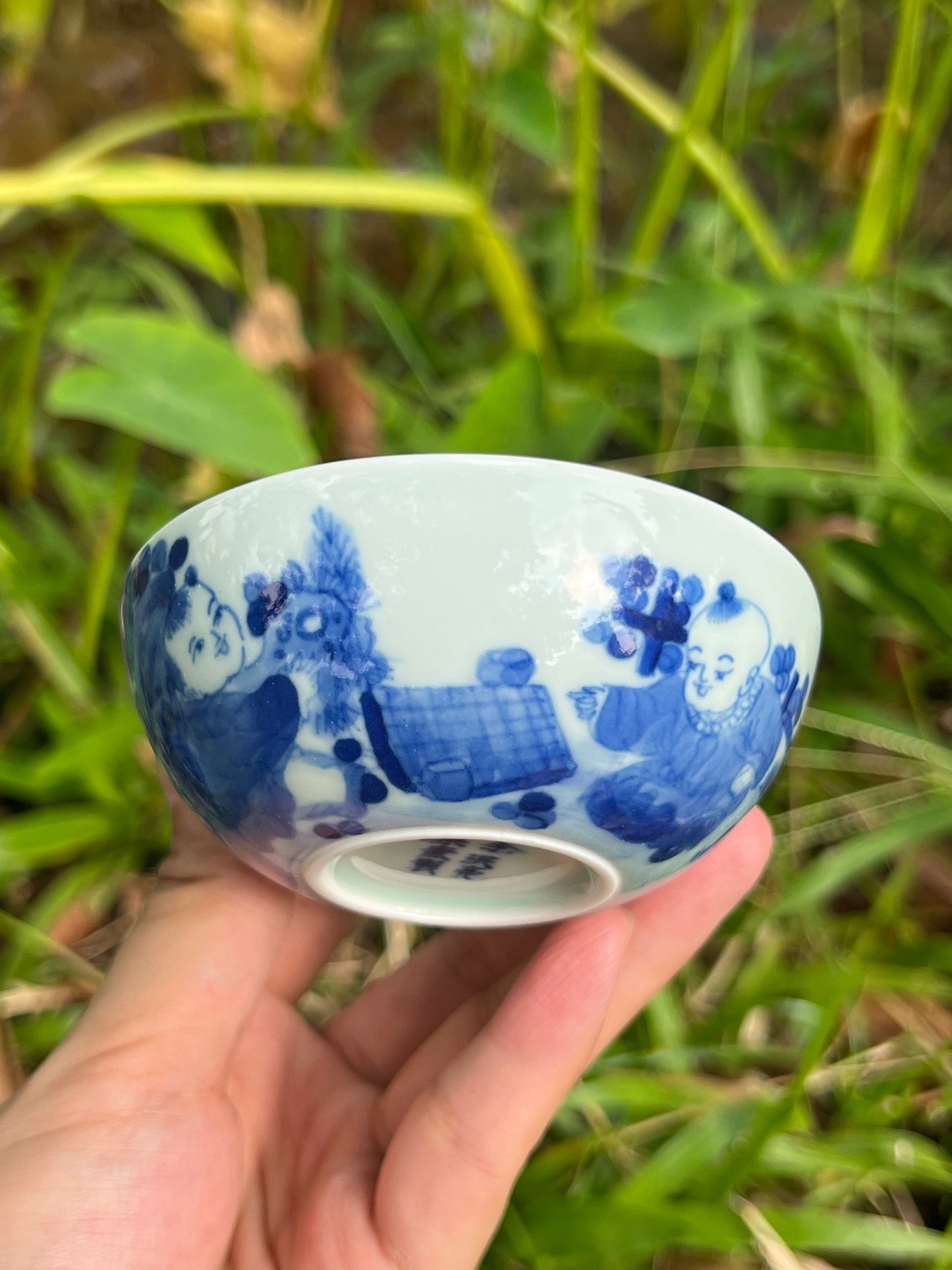 this is Chinese Jingdezhen blue and white porcelain teacup. this is a ceramic teacup