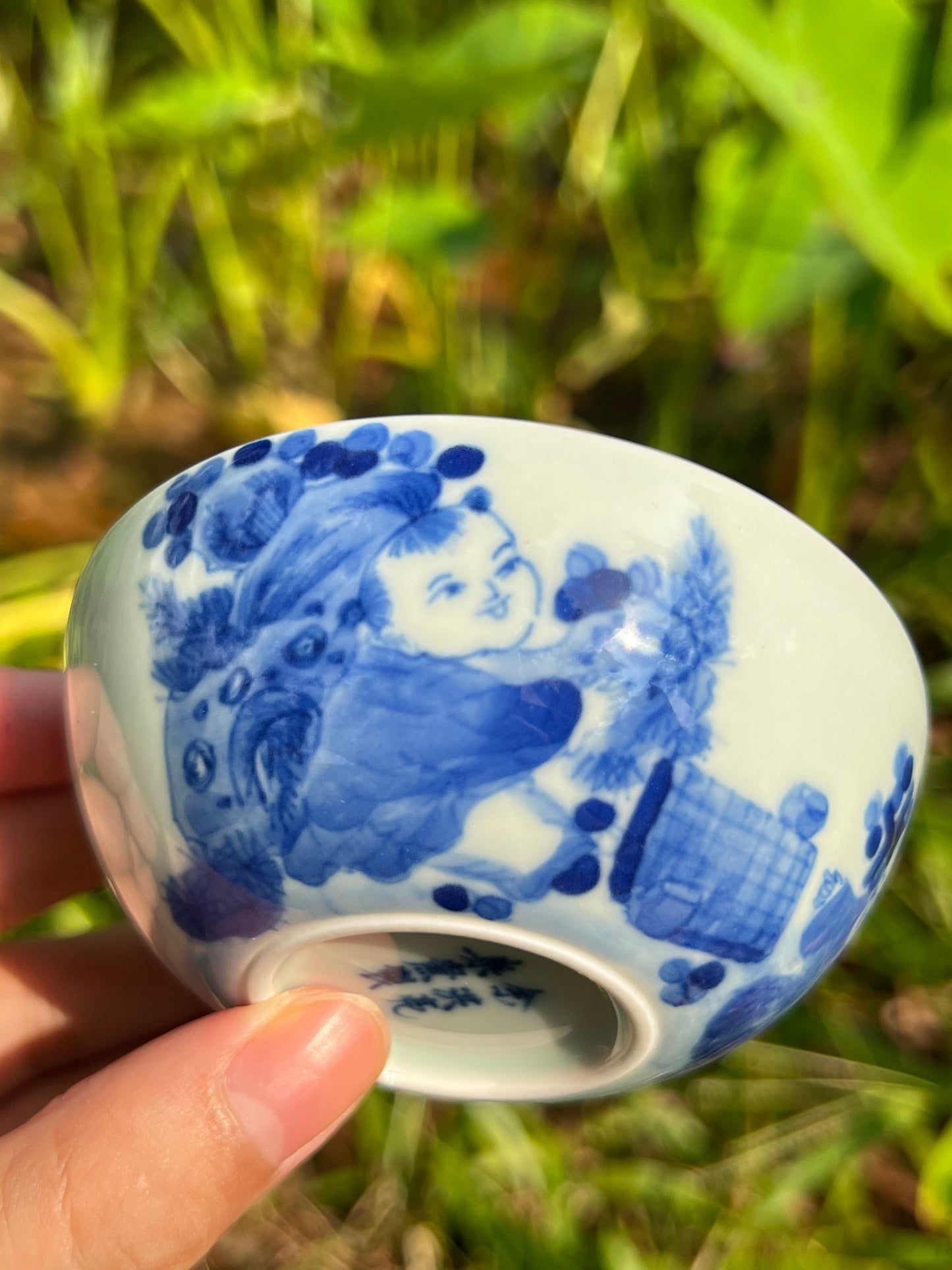 this is Chinese Jingdezhen blue and white porcelain teacup. this is a ceramic teacup