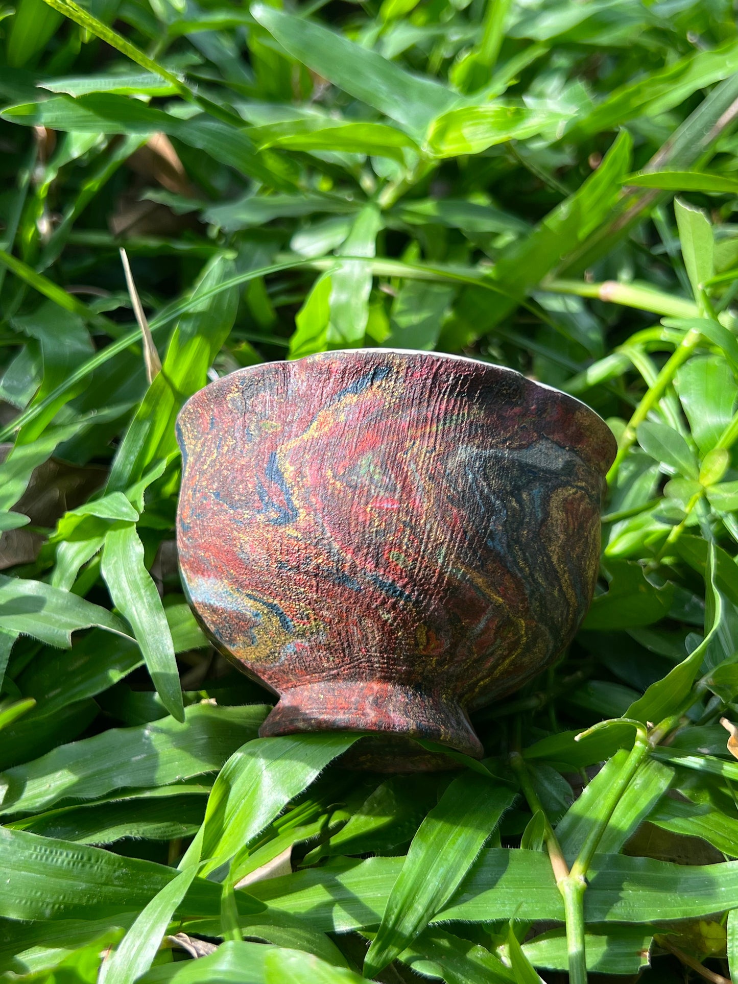 this is Chinese lacquer ware teacup. this is a pottery teacup