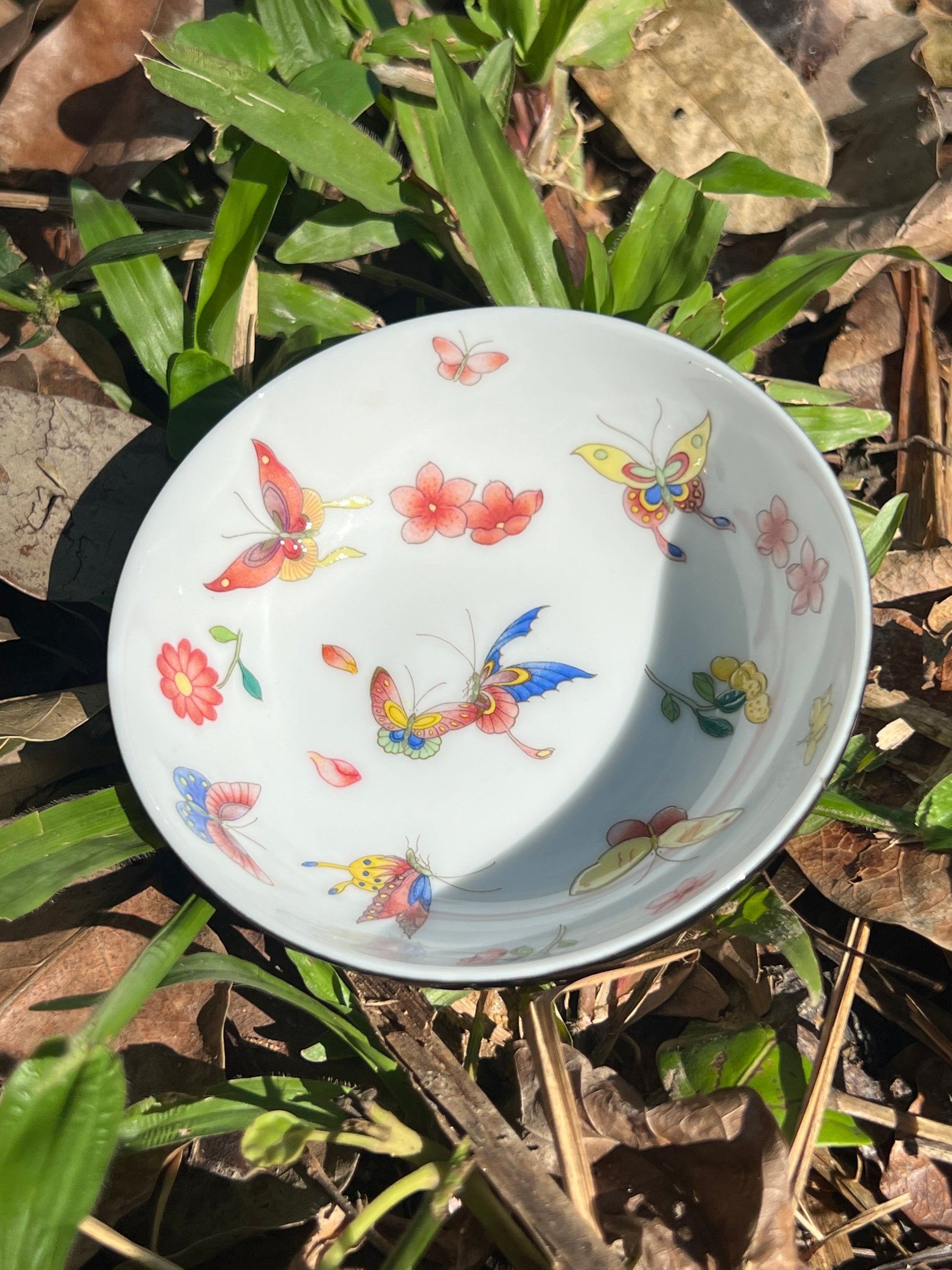 this is Chinese Jingdezhen enamel butterfly teacup. this is a ceramic teacup