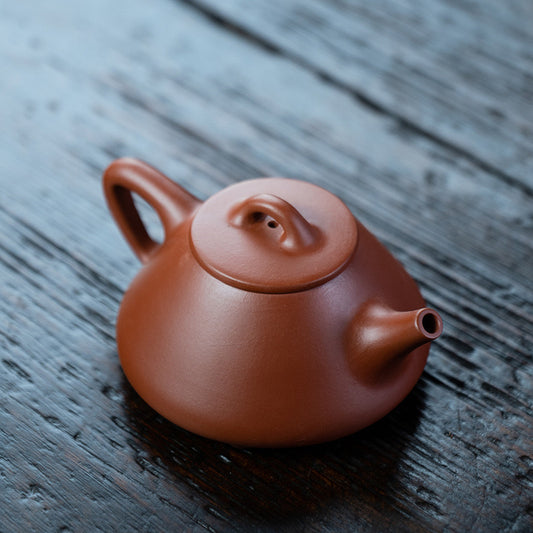 Handcrafted Original Design Zi Ye Piao Teapot Chinese Yixing Zisha Purple Mud Teapot Artwork Descending Slope Mud Teapot