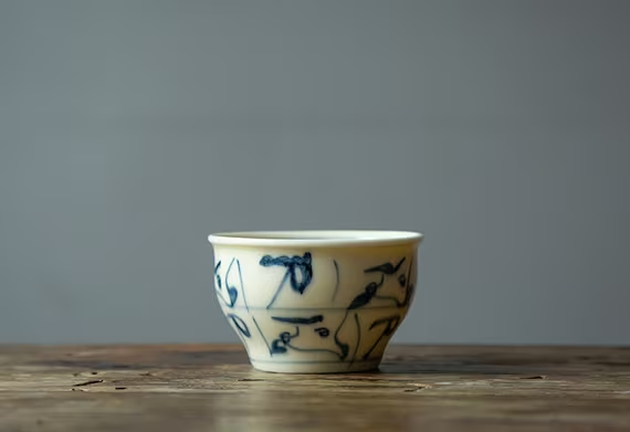 This is a porcelain teacup.This is a ceramic teacup