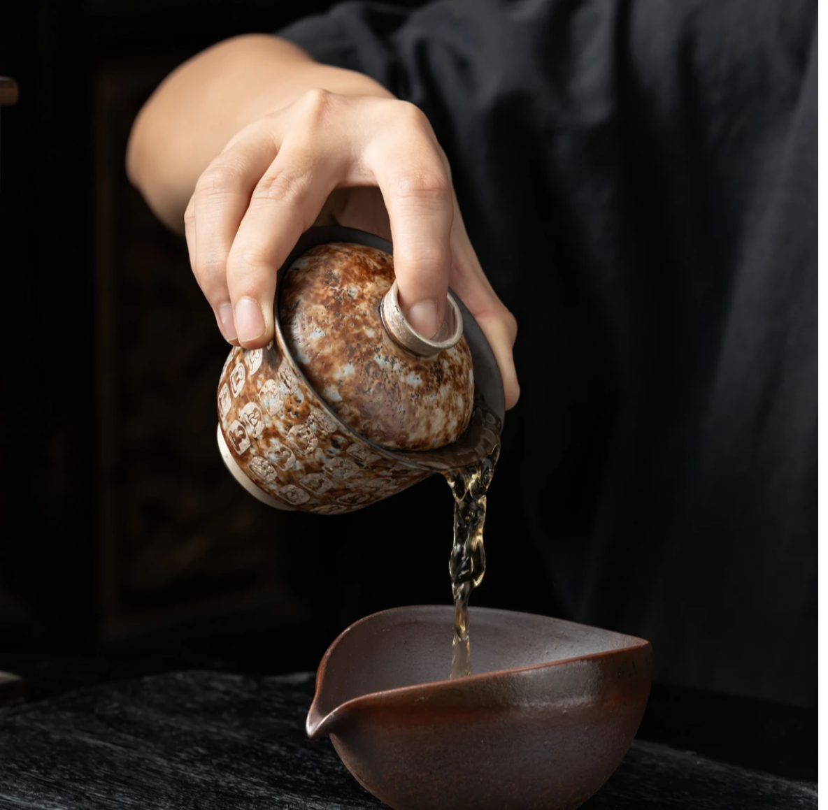 This is a pottery teapot.this is a pottery gaiwan