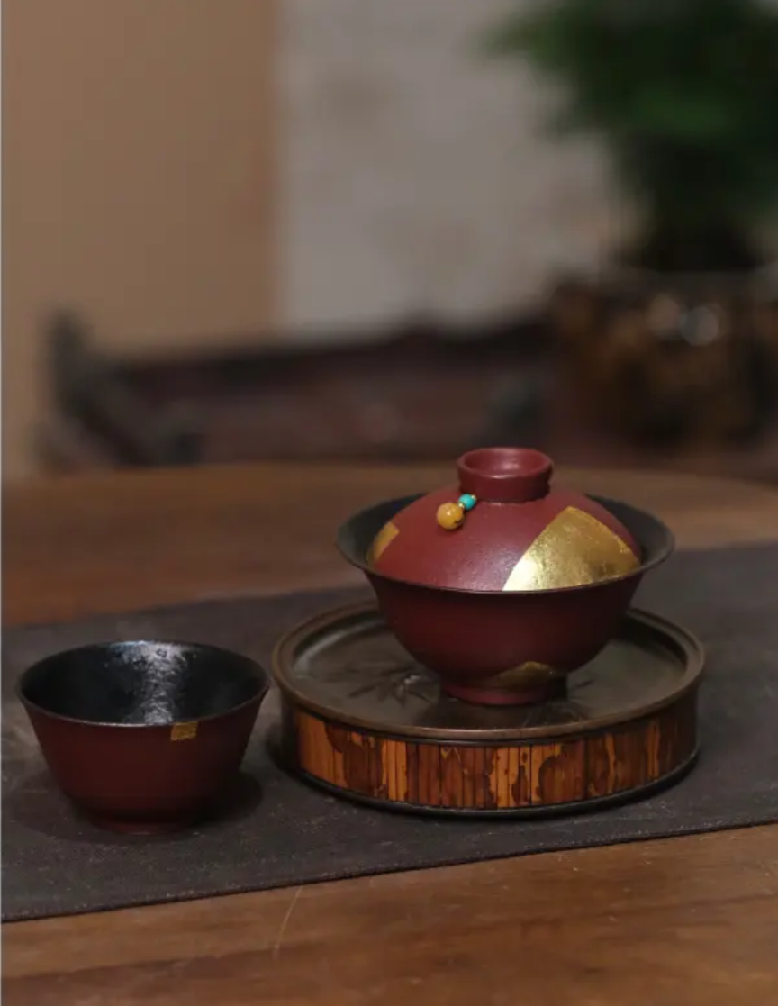 This is a ceramic teapot.this is a ceramic gaiwan