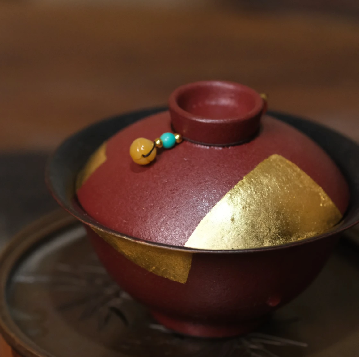 This is a ceramic teapot.this is a ceramic gaiwan