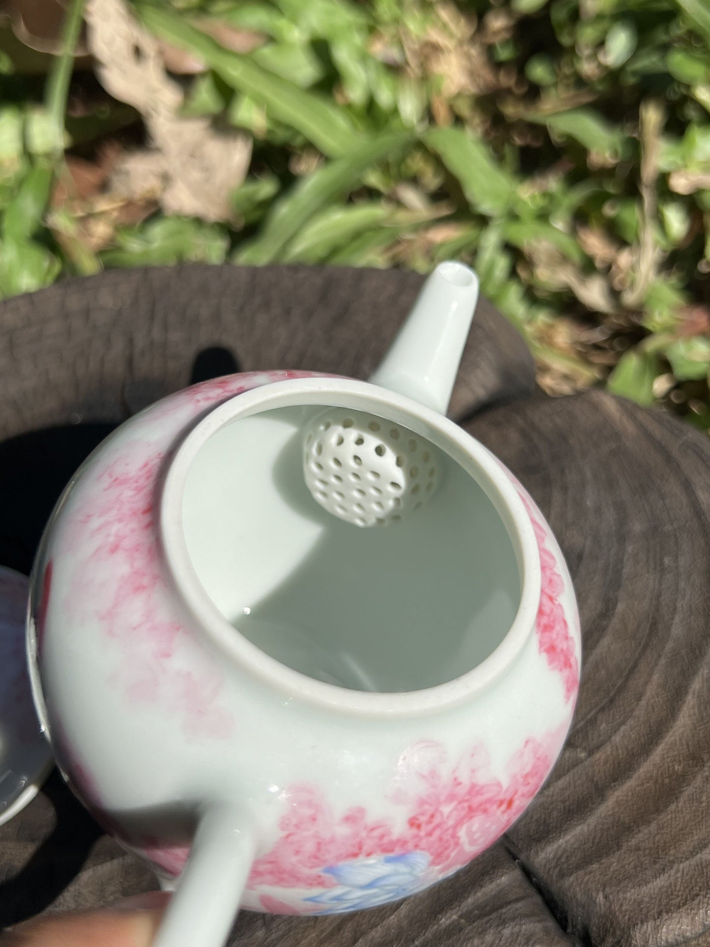 this is a Chinese Jingdezhen pastel porcelain flower teapot.this is a ceramic teapot