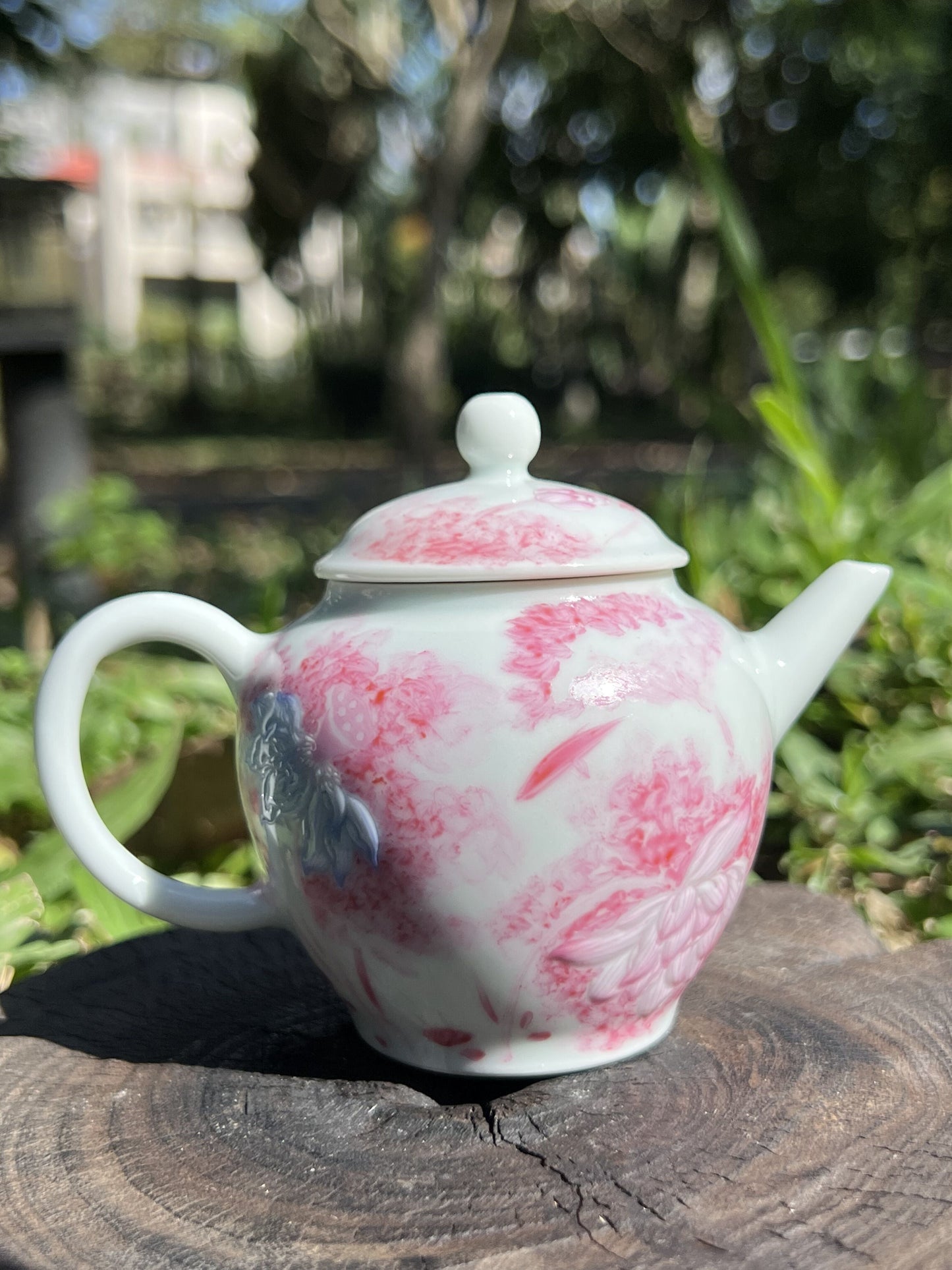 this is a Chinese Jingdezhen pastel porcelain flower teapot.this is a ceramic teapot