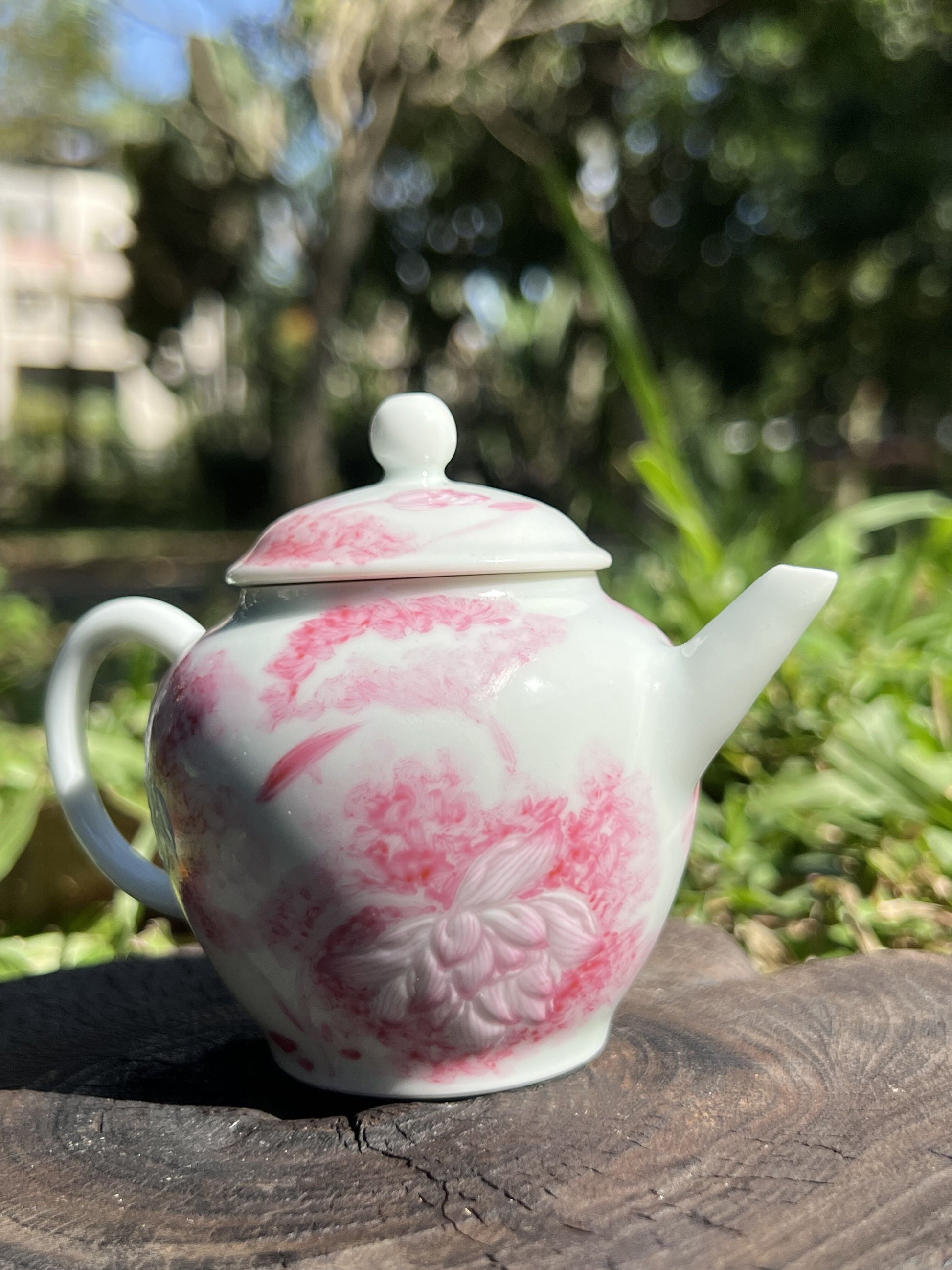 this is a Chinese Jingdezhen pastel porcelain flower teapot.this is a ceramic teapot