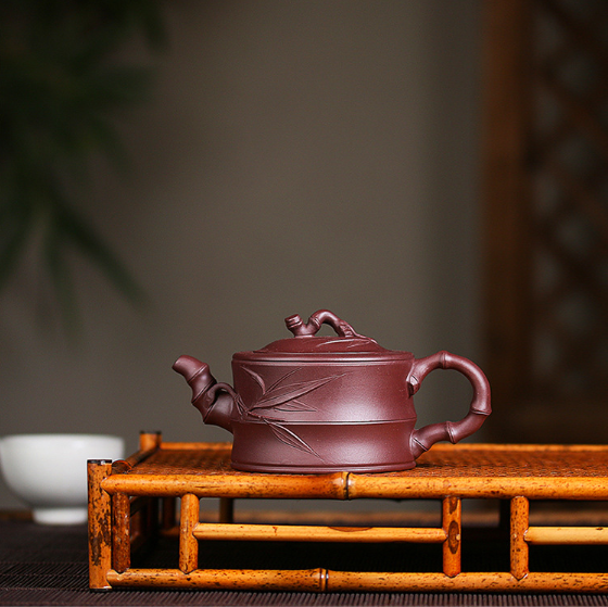 This is a Yixing teapot. this is Chinese yixing clay teapot 