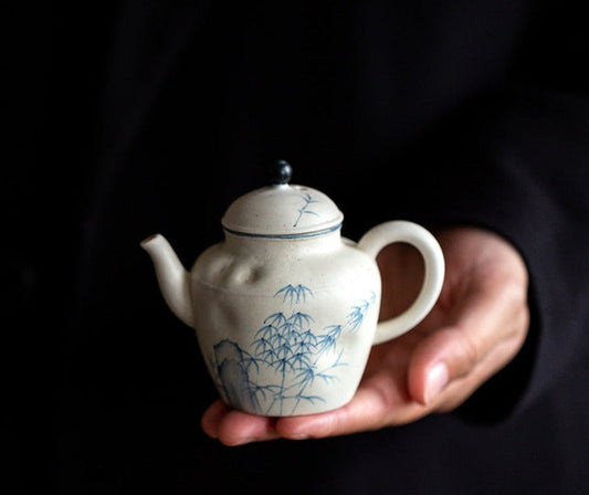 This is a pottery teapot.this is a kohiki teapot