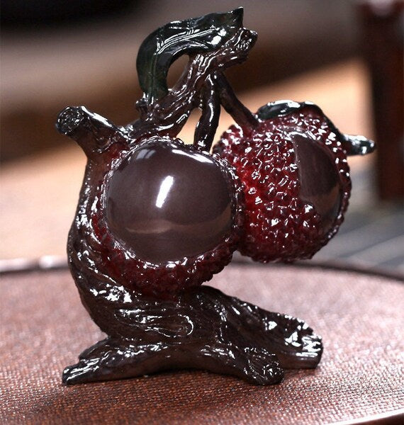 This is a color changing litchi lychee teapet.this is a resin teapet