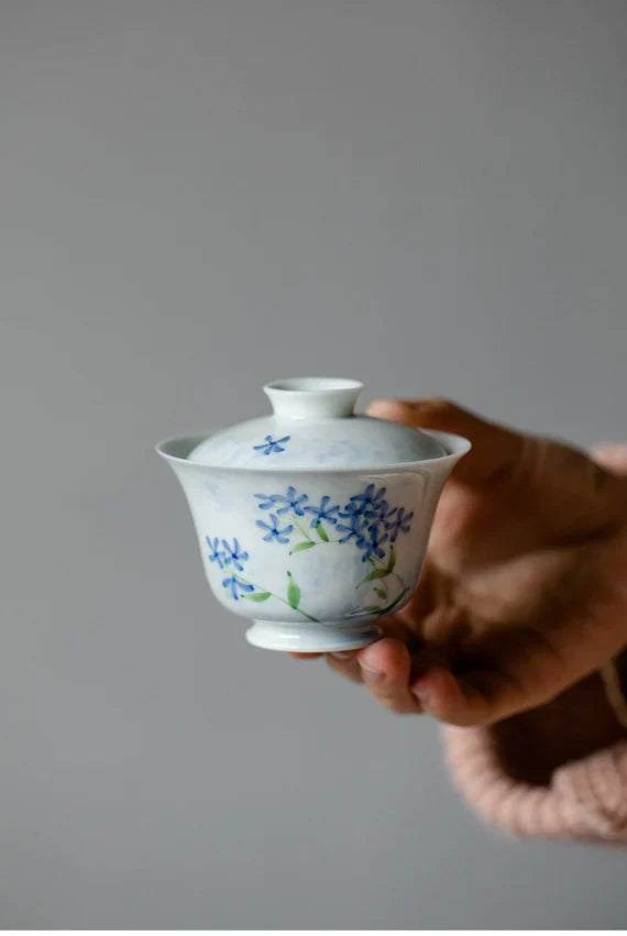 This is a ceramic teapot.this is a ceramic gaiwan