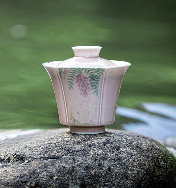 This is a ceramic teapot.this is a ceramic gaiwan