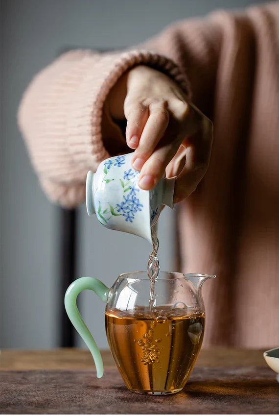 This is a ceramic teapot.this is a ceramic gaiwan