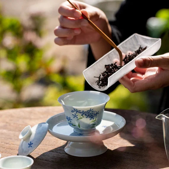 This is a ceramic teapot.this is a ceramic gaiwan