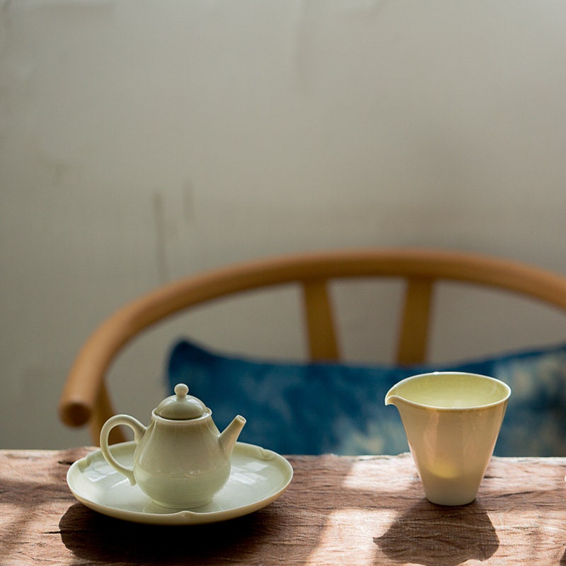 this is a wood ash glazed teapot.this is a ceramic teapot