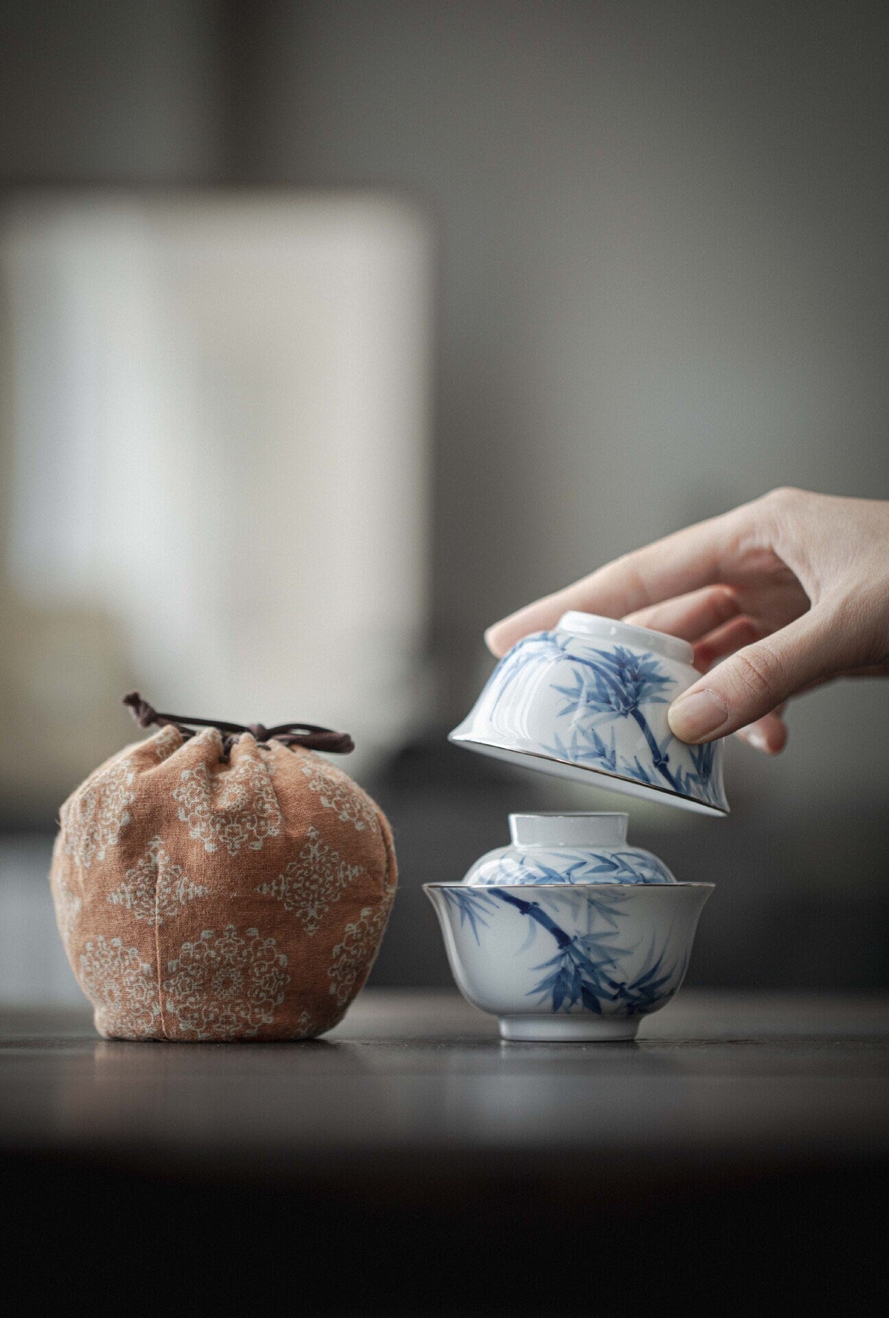 This is a ceramic teapot.this is a ceramic gaiwan