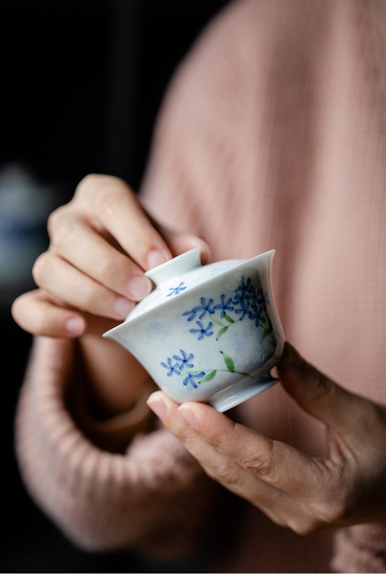 This is a ceramic teapot.this is a ceramic gaiwan