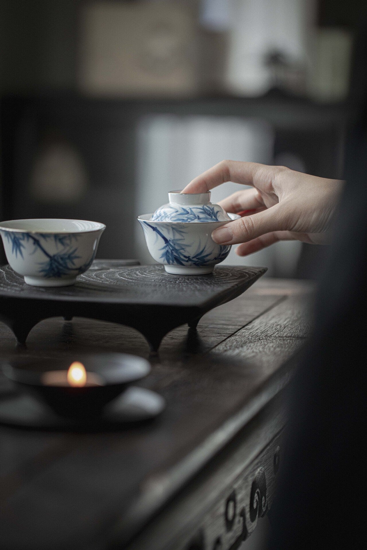 This is a ceramic teapot.this is a ceramic gaiwan