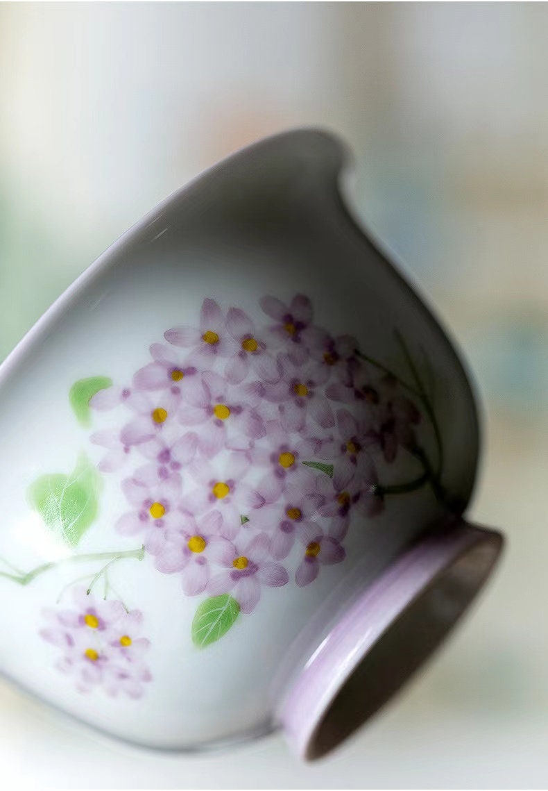 This is a ceramic teapot.this is a ceramic gaiwan