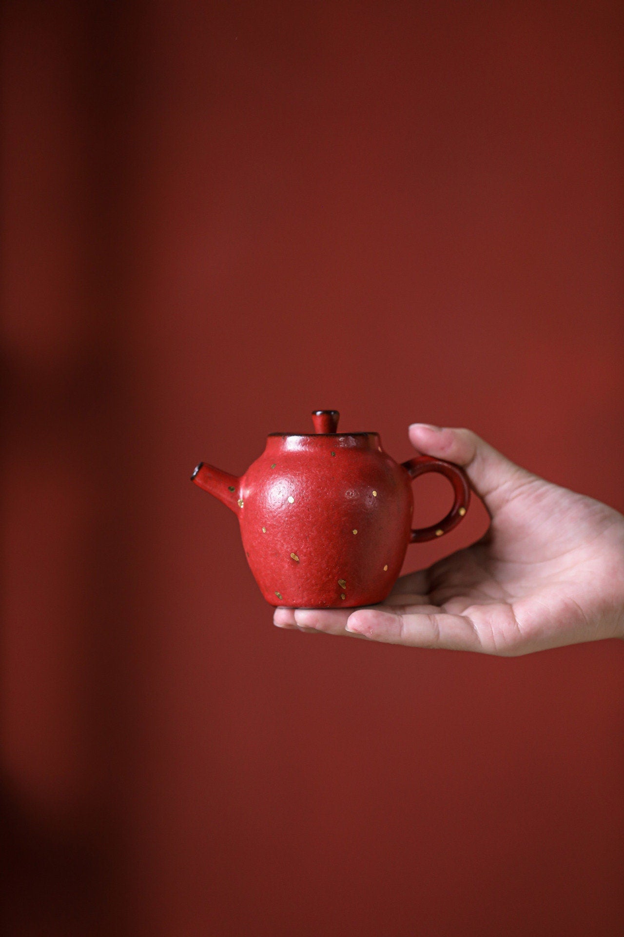 this is a ceramic teapot