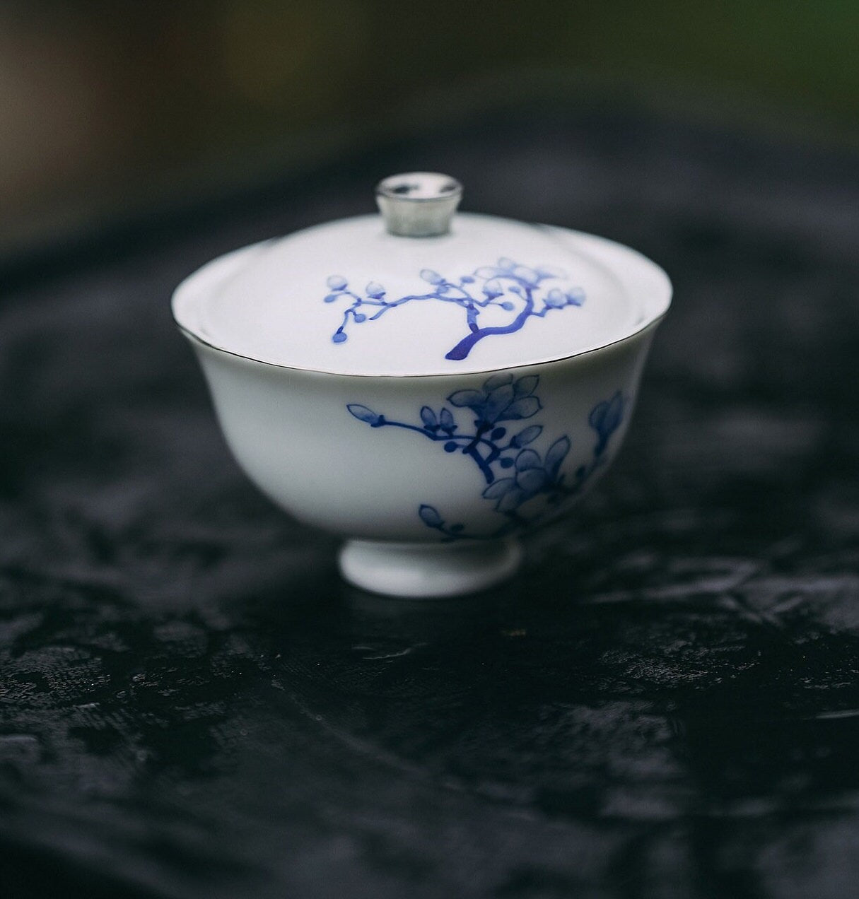 This is a ceramic teapot.this is a ceramic gaiwan