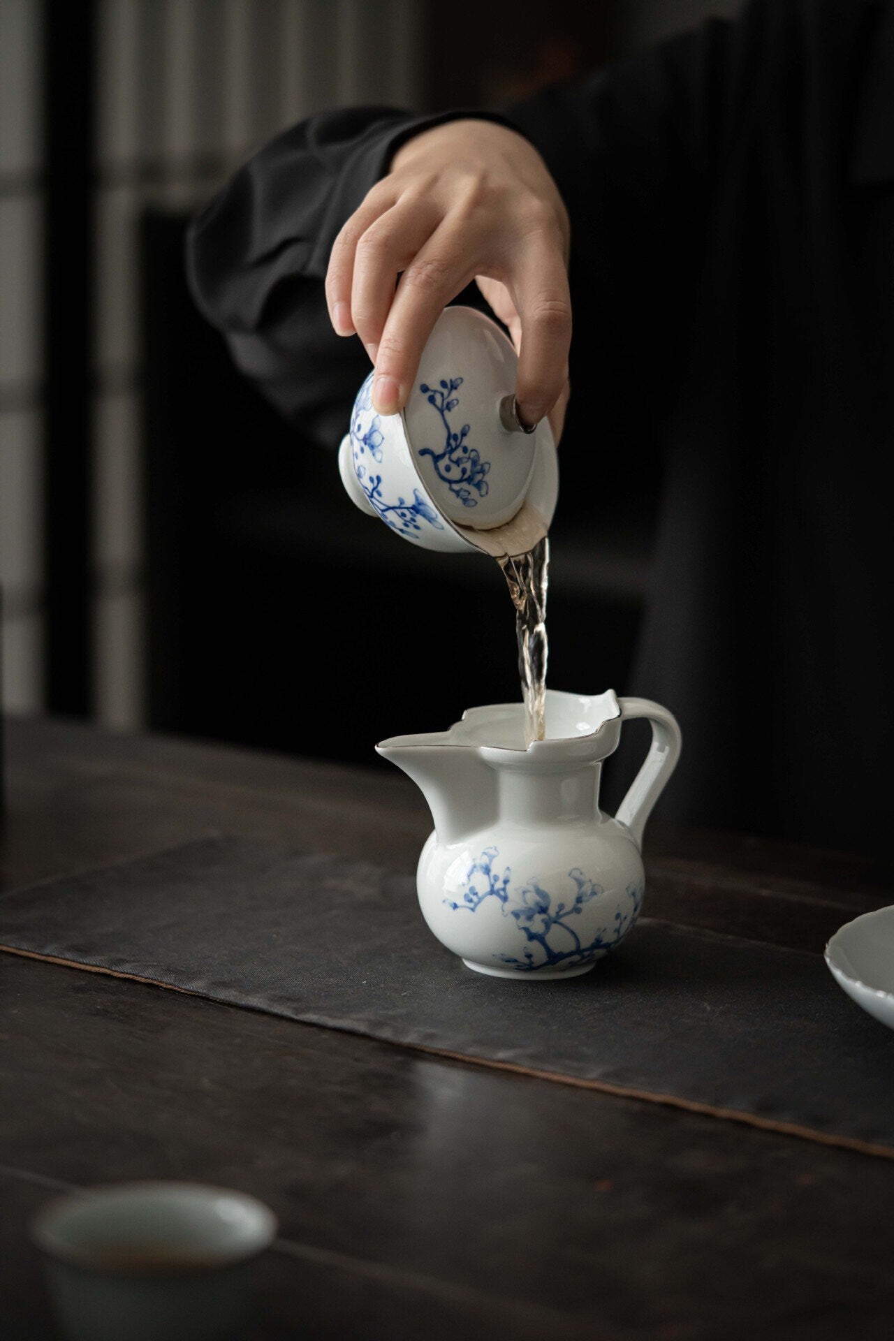 This is a ceramic teapot.this is a ceramic gaiwan