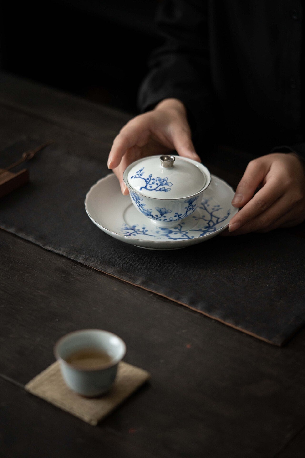 This is a ceramic teapot.this is a ceramic gaiwan